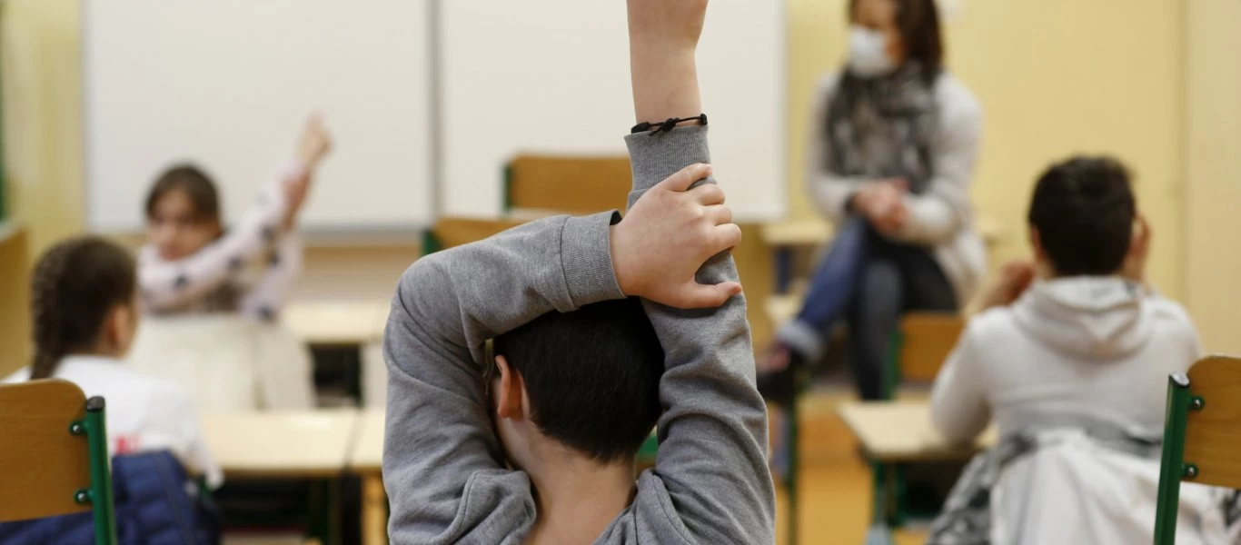 Άνοιγμα σχολείων: Πώς θα γίνει ο αγιασμός - Πρωτοφανή περιοριστικά μέτρα